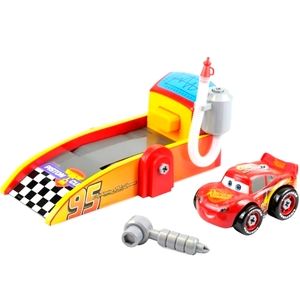 Disney Pixar Lightning McQueen Mechanic Shop and Launcher Play Set